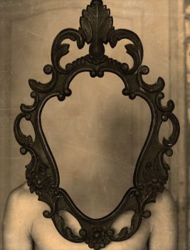 La Donna dai mille volti... senza volto