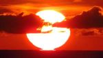 Vien dietro il sole alla nuvola grigia