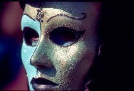 Gi� la maschera
