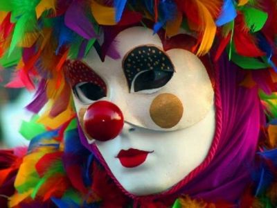 Ogni maschera ha il suo volto