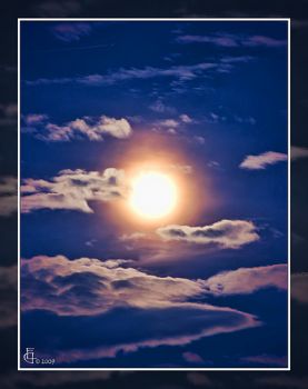 O luna che dall'alto splendi