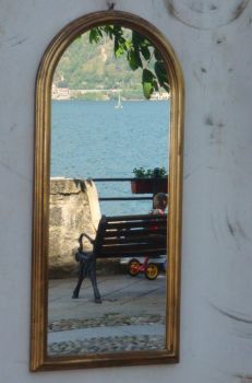 Nello specchio