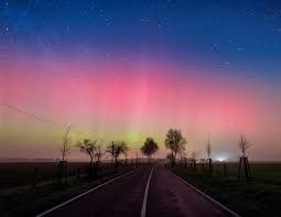 La notte avr� il chiarore dell�aurora