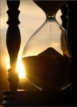 Una Clessidra Al Di Fuori Del Tempo  