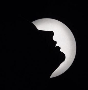 Luna monella  