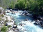Scrosciante lungo fiume